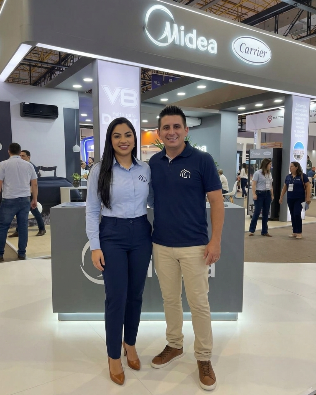 Equipe GCS Stands & Cenografia em um stand montado pela empresa